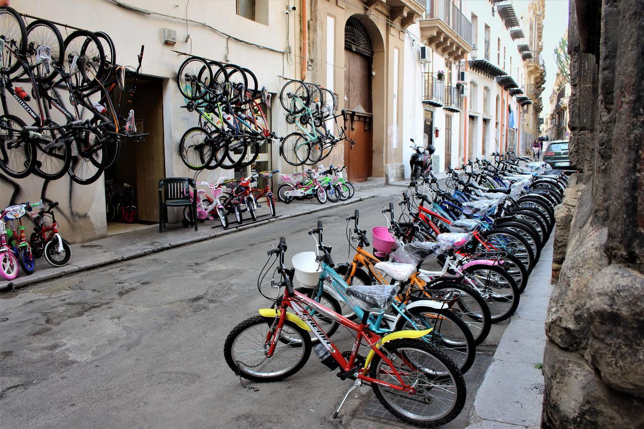 パレルモ La Via Delle Biciclette Bed & Breakfast エクステリア 写真